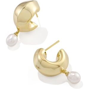 Kendra Scott Oakland Pearl Huggie Earrings(GOLD- FRESHWATER CULTURED PEARL)